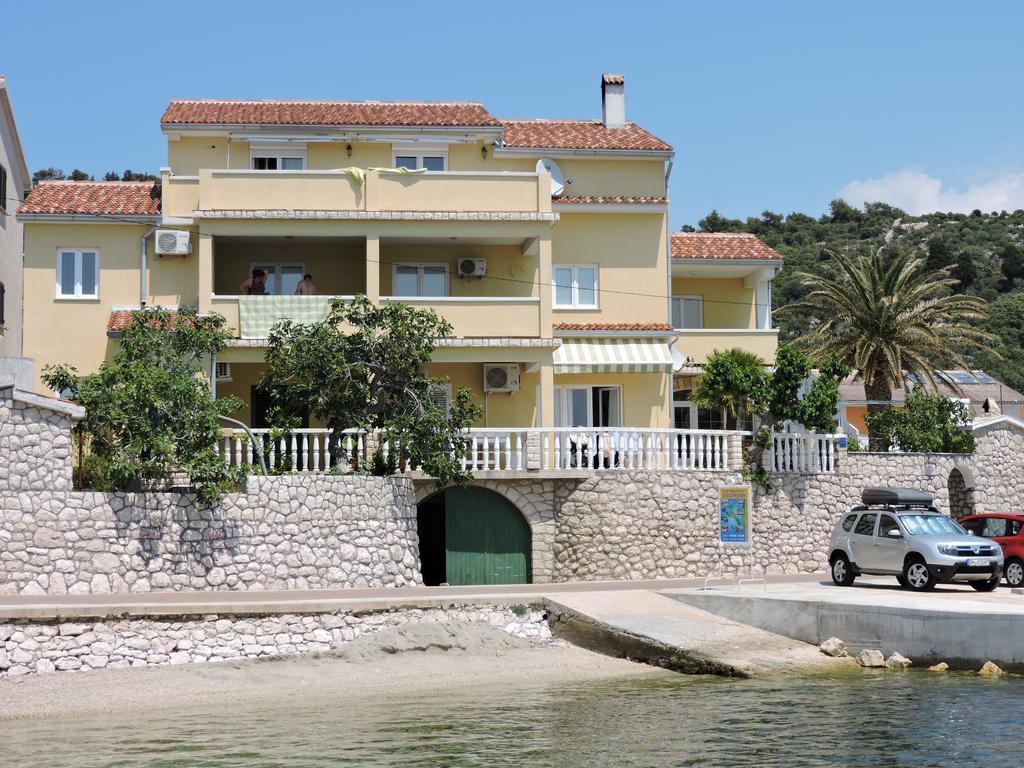 Captain'S Apartment Barbat na Rabu 外观 照片